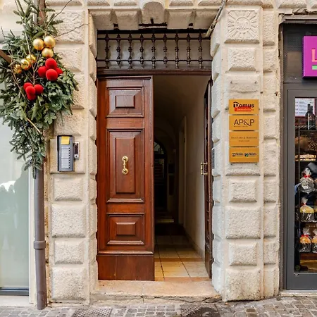 Daire Cathedral Nest - Elegant Two-room On Piazza Duomo Ferrara