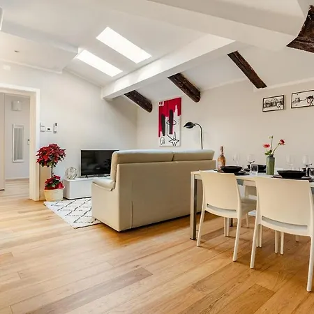 Cathedral Nest - Elegant Two-room On Piazza Duomo Апартаменты Феррара
