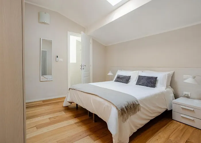 Cathedral Nest - Elegant Two-room On Piazza Duomo Апартаменты Феррара