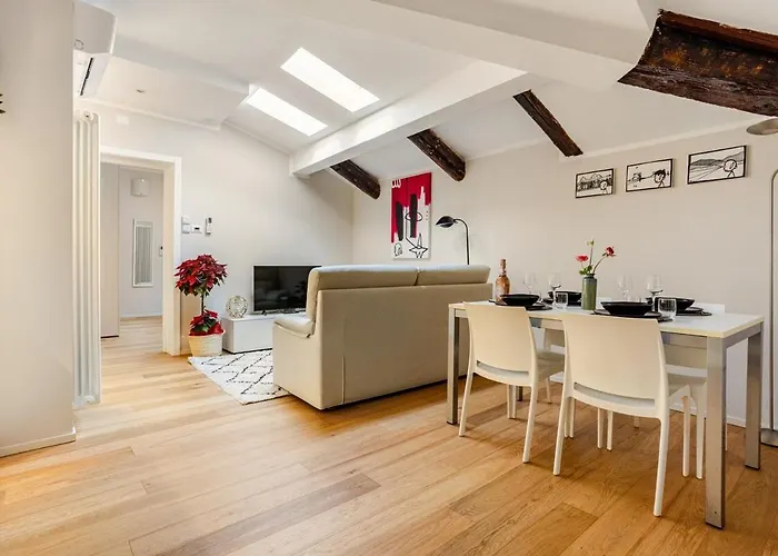 Cathedral Nest - Elegant Two-room On Piazza Duomo Апартаменты Феррара